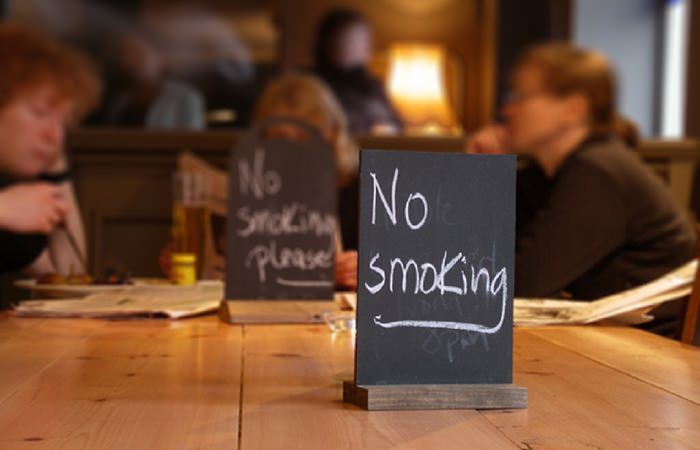 В кафе и барах Люксембурга запретили курить