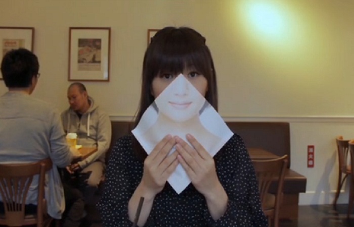 Японский ресторан выпустил специальные салфетки для женщин