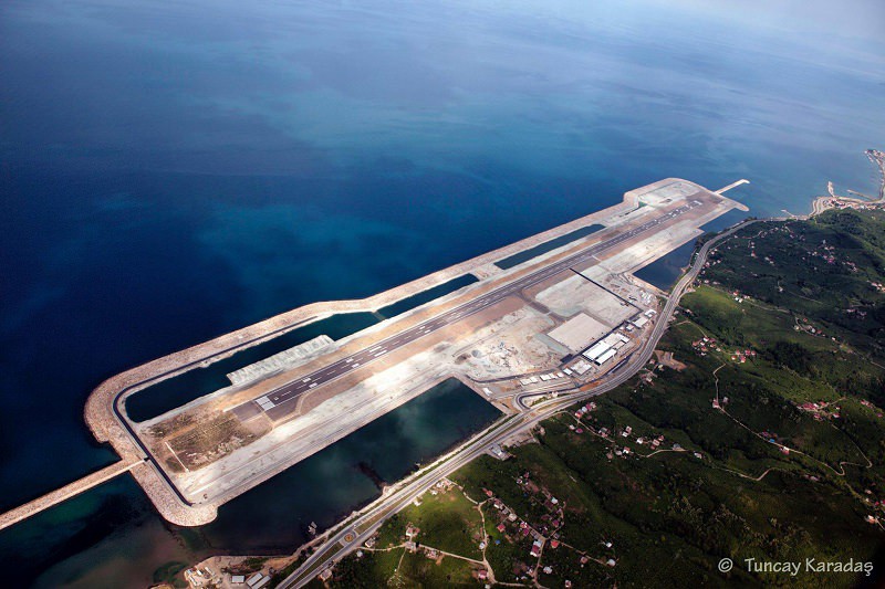 В Турции открыли аэропорт на искусственном острове